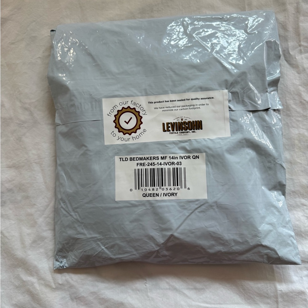 Queen Bedskirt NWT Creamy White Wrap Around Design - Picture 4 of 4